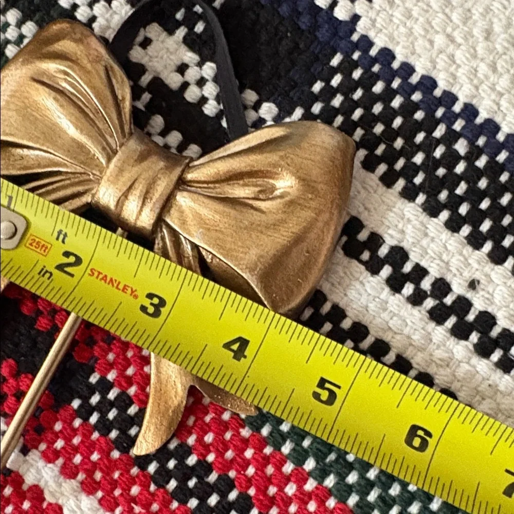 🎀🆕Gold Bow Wall Hooks, Bundle Of 2